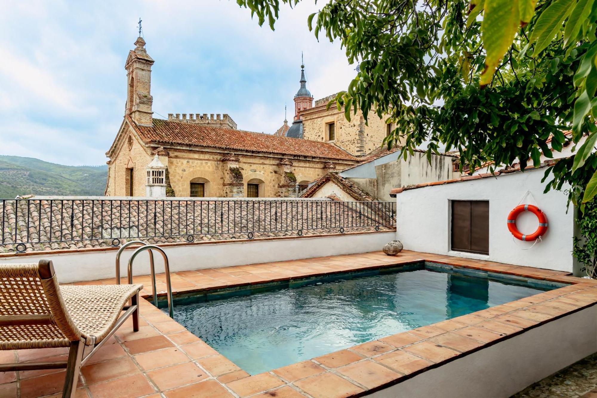Apartamentos Turisticos El Patio Del Nogal Guadalupe  Exteriör bild