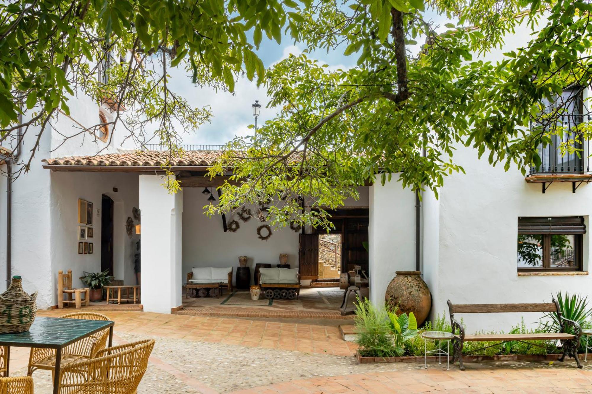 Apartamentos Turisticos El Patio Del Nogal Guadalupe  Exteriör bild
