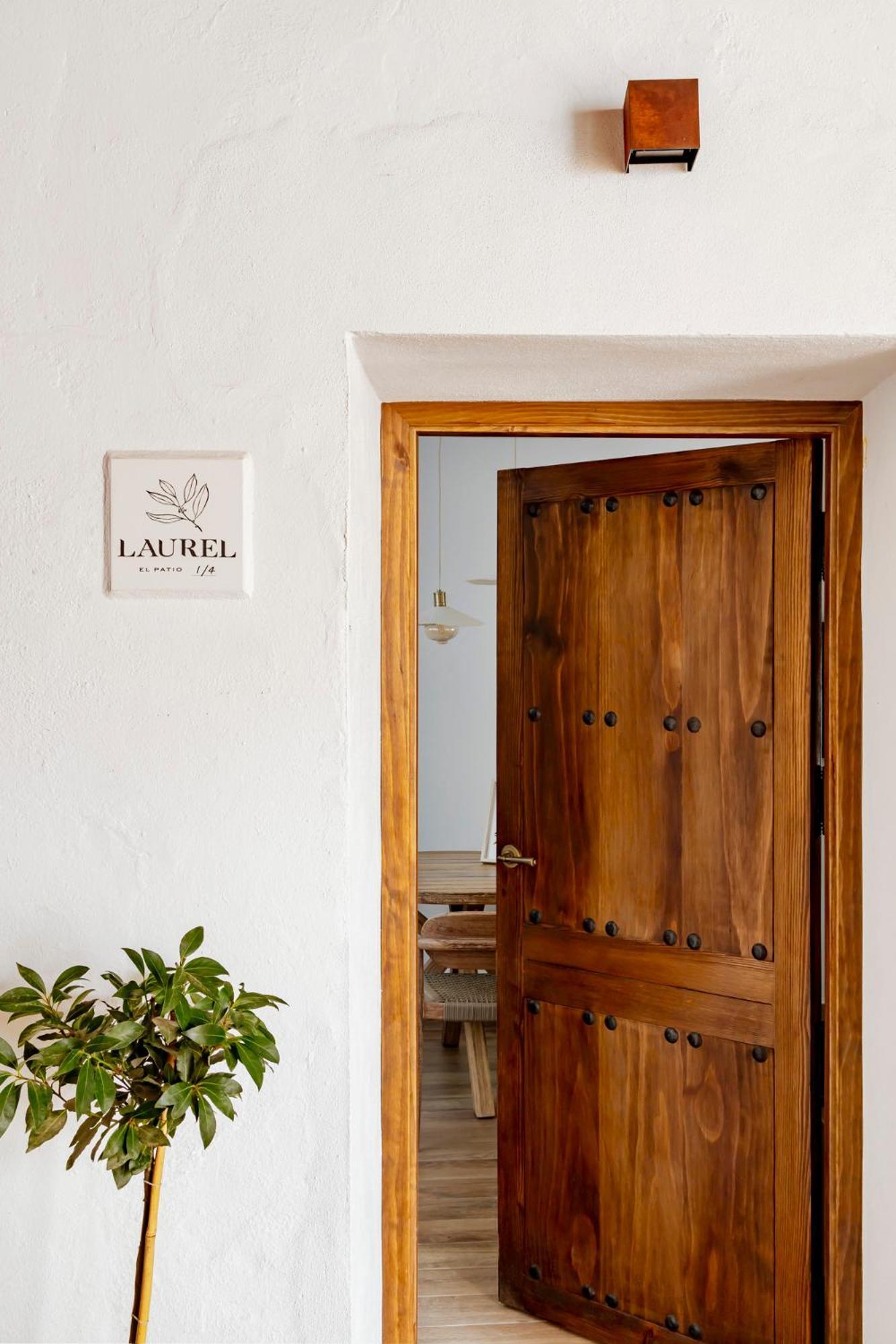 Apartamentos Turisticos El Patio Del Nogal Guadalupe  Exteriör bild