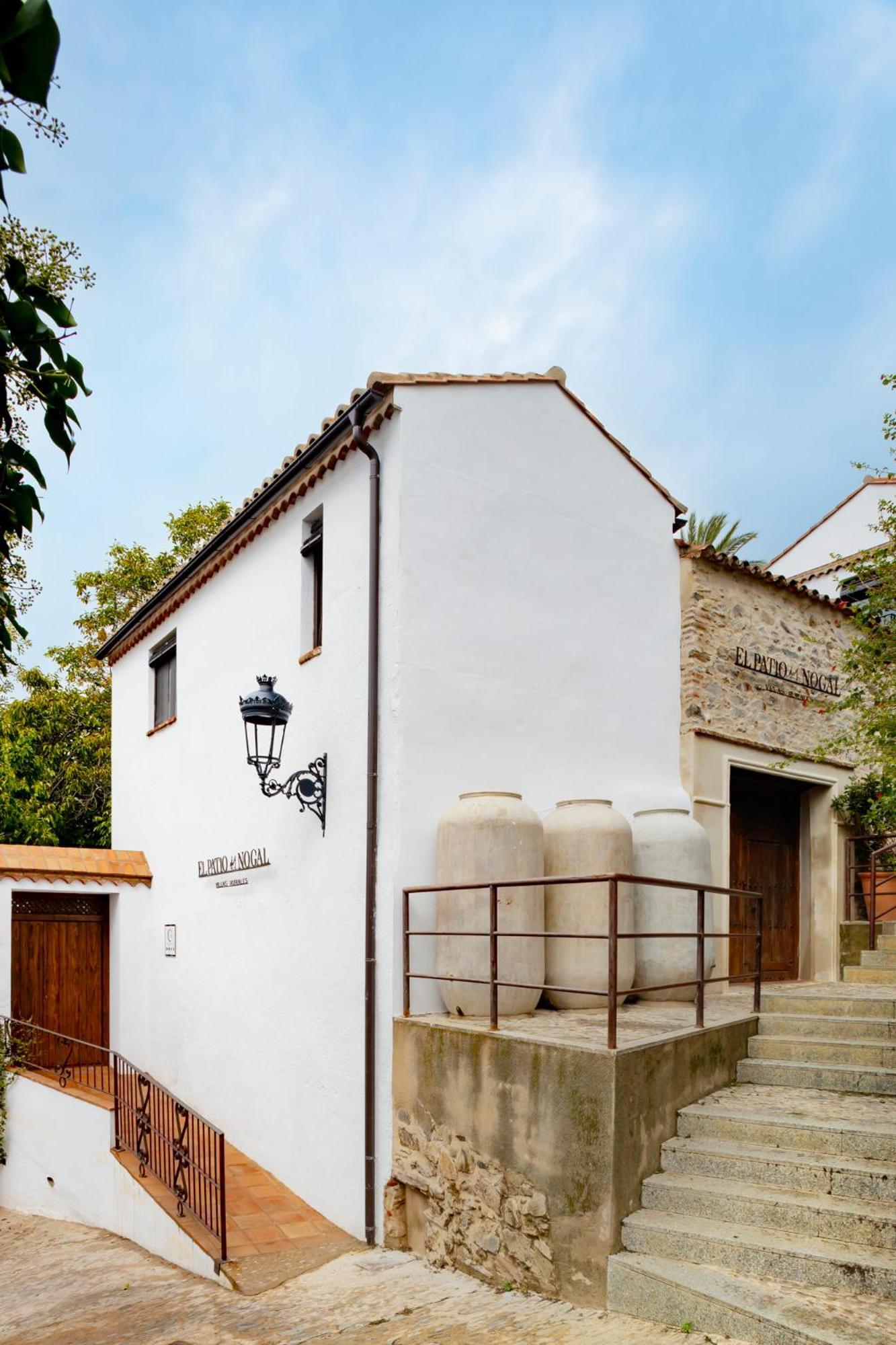 Apartamentos Turisticos El Patio Del Nogal Guadalupe  Exteriör bild
