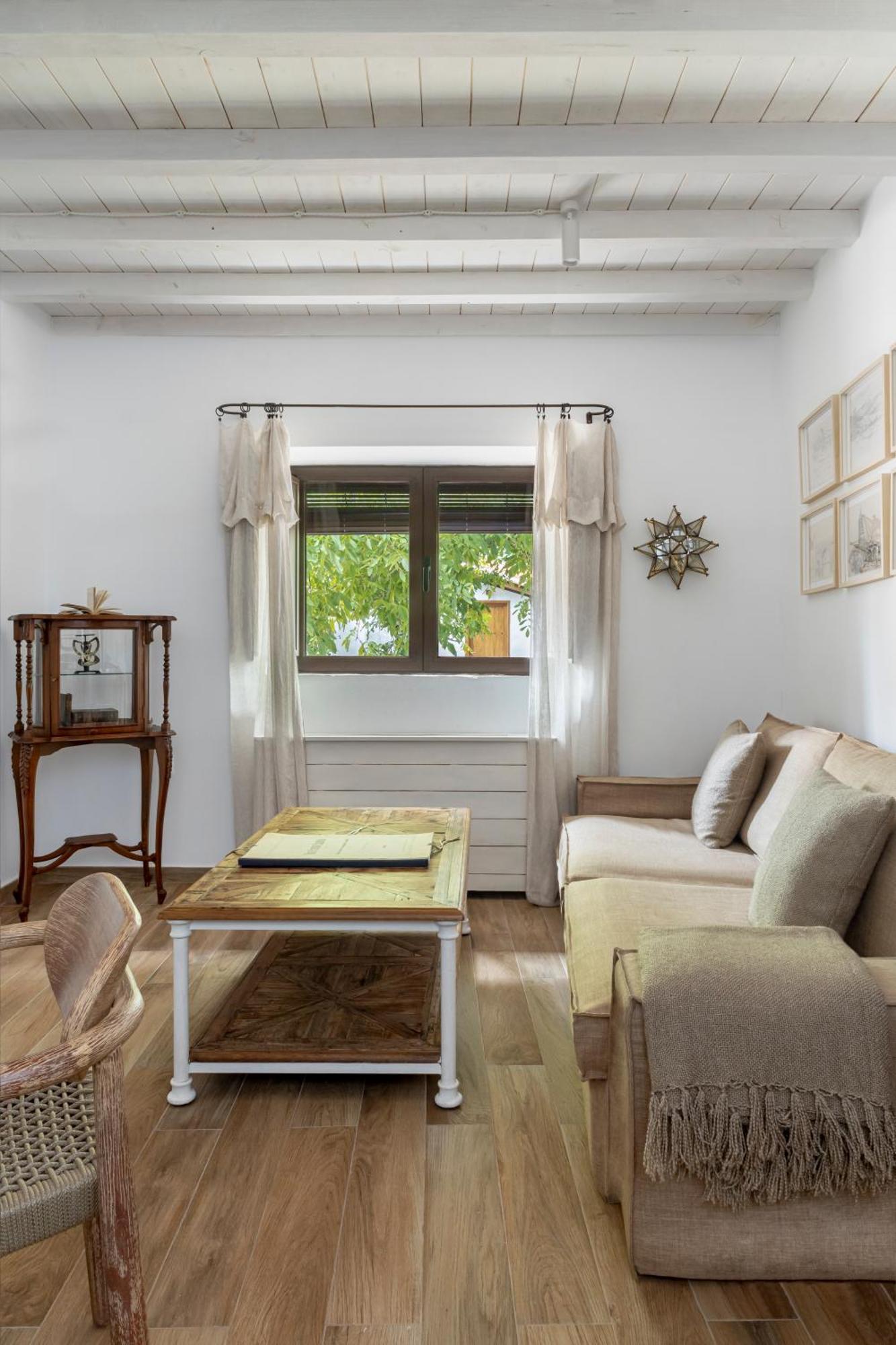 Apartamentos Turisticos El Patio Del Nogal Guadalupe  Exteriör bild