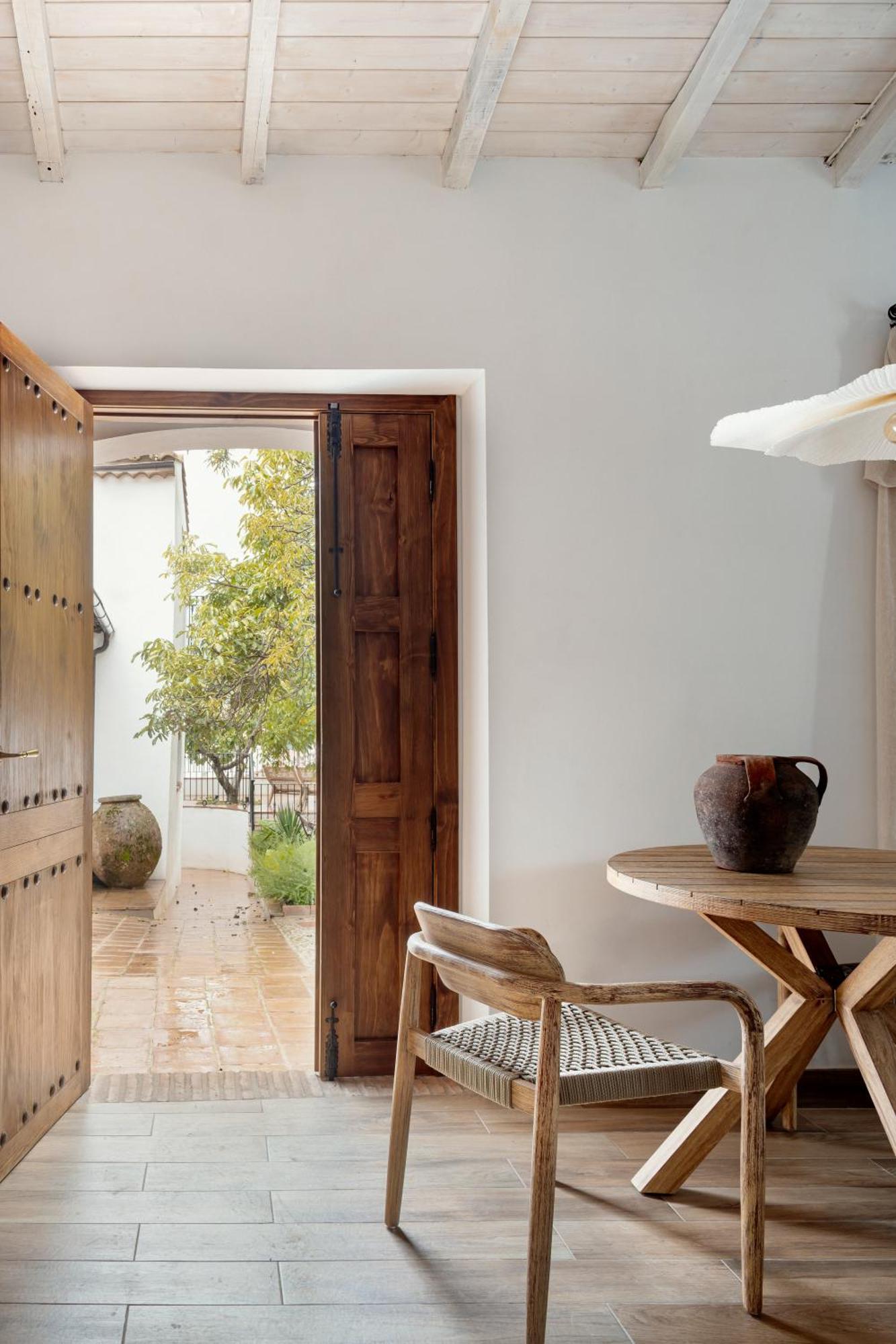 Apartamentos Turisticos El Patio Del Nogal Guadalupe  Exteriör bild