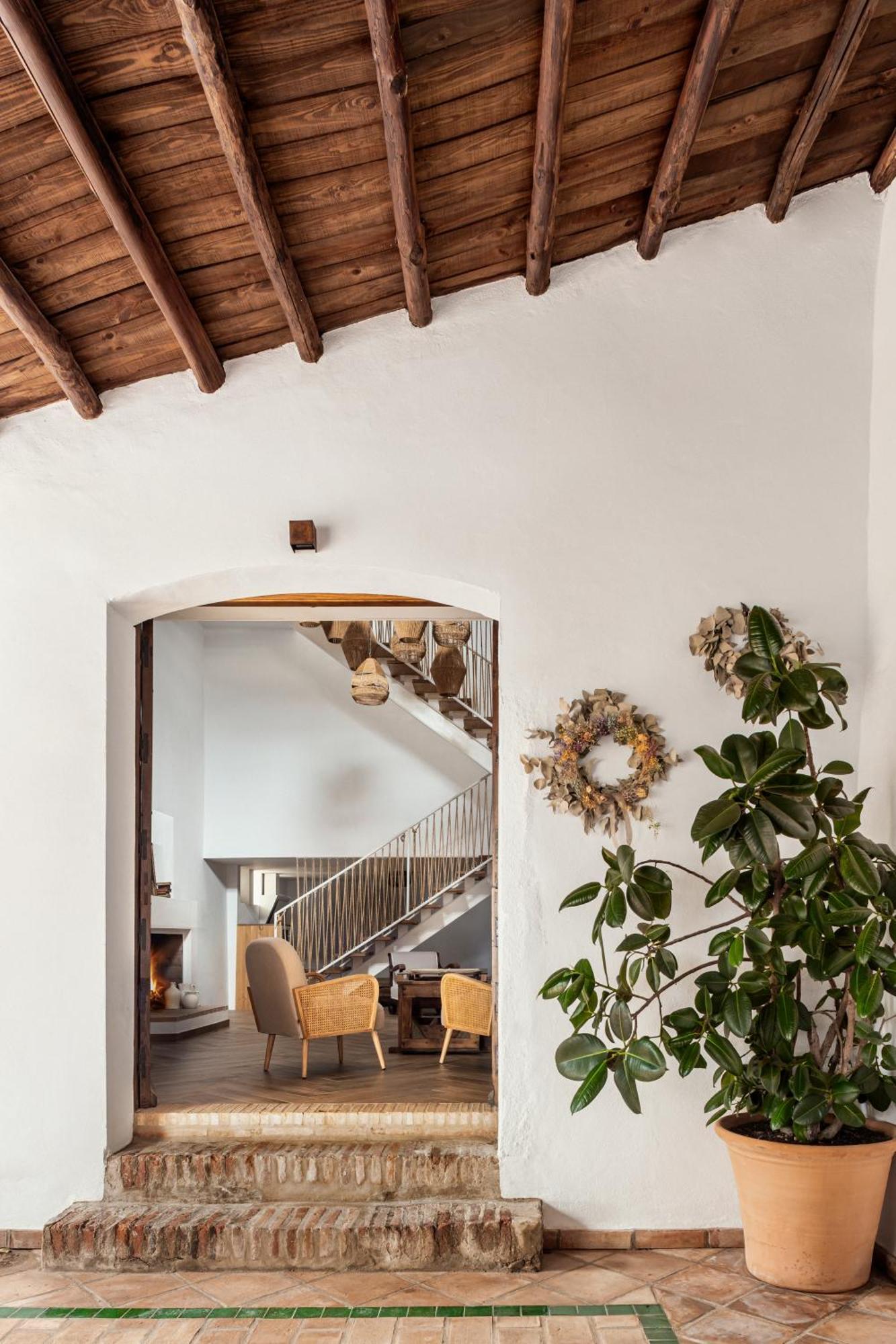 Apartamentos Turisticos El Patio Del Nogal Guadalupe  Exteriör bild